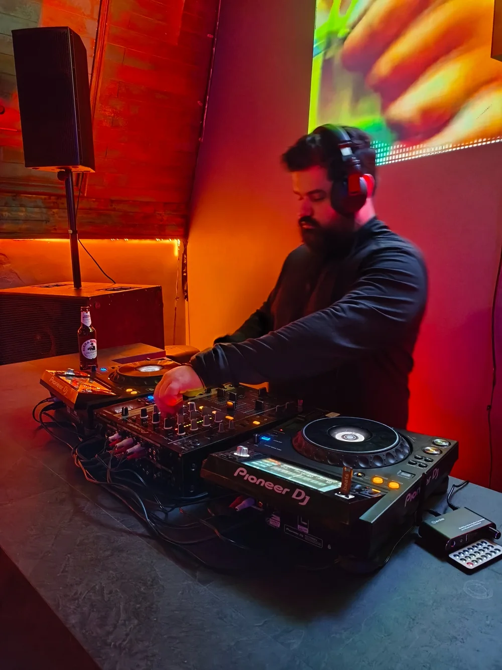 ice-beats mixing on Pioneer DJ equipment